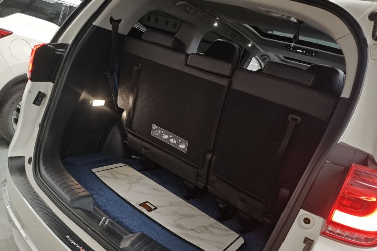 广汽传祺 传祺M8 2021款 领秀系列 390T 尊贵版机舱底盘23