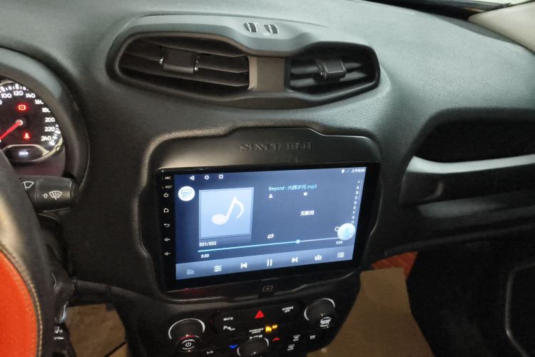 Jeep 自由侠 2018款 互联大屏版 180T 自动高能版中控内饰16