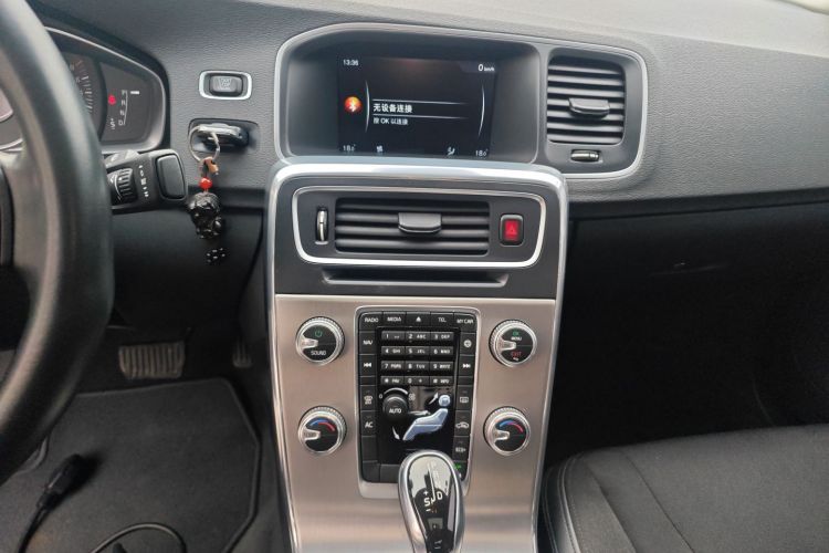 沃尔沃S60 2016款 S60L T3 智行版中控内饰16