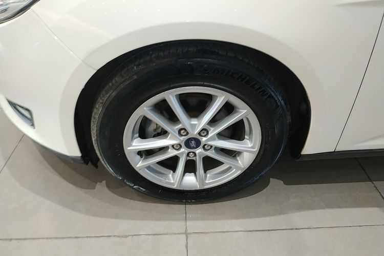 福特 福克斯 2015款 两厢 1.6L 自动风尚型车身外观35