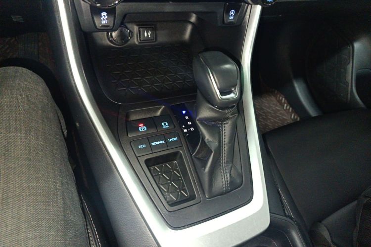 丰田 威兰达 2021款 2.0L CVT两驱豪华版中控内饰18