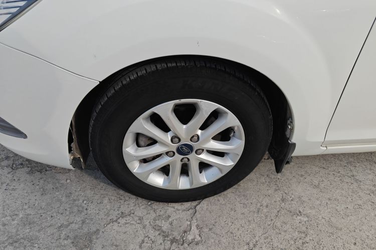 福特 福克斯 2013款 两厢经典 1.8L 手动基本型车身外观6007