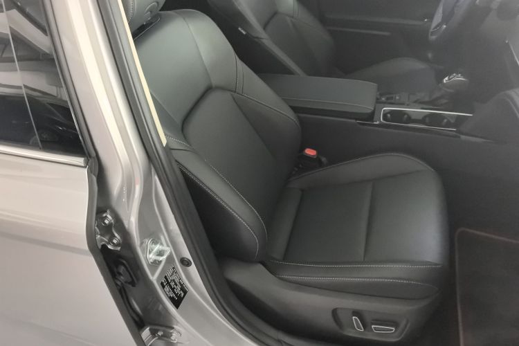 丰田 凯美瑞 2026款 双擎 2.0HSE 运动Lite版局部细节41