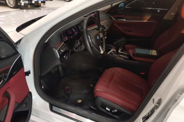 宝马5系 2022款 改款二 530Li xDrive 豪华套装中控内饰7003