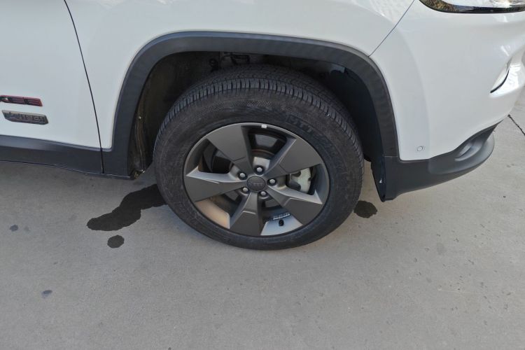 Jeep 自由光 2016款 2.4L 75周年致敬版车身外观10