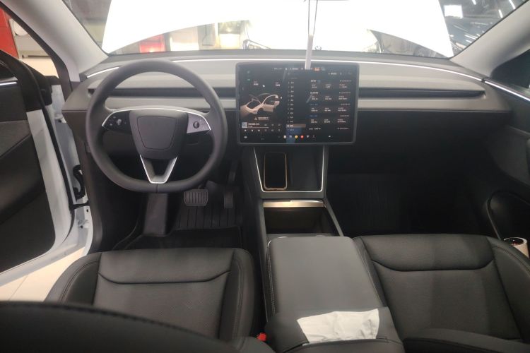 特斯拉 Model Y 2025款 后轮驱动版中控内饰12