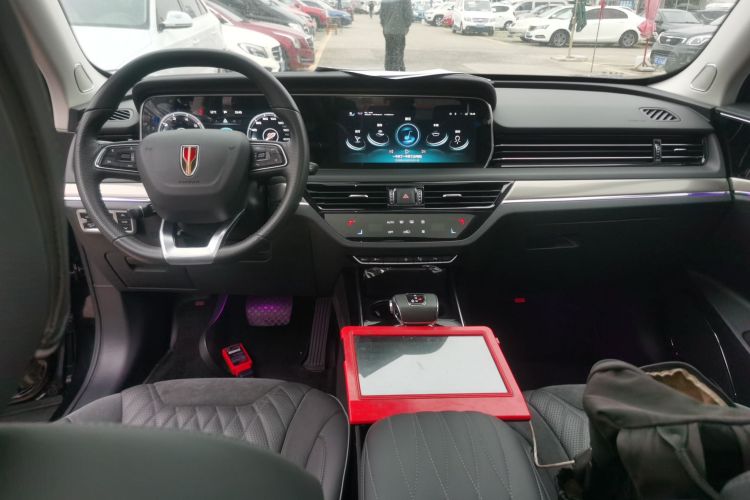 红旗HS5 2022款 改款 2.0T 智联旗享版中控内饰7002