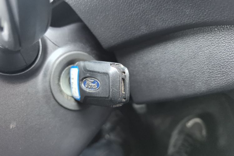 福特 福睿斯 2019款 改款 1.5L 手动质享型（胎压监测） 国VI中控内饰7001