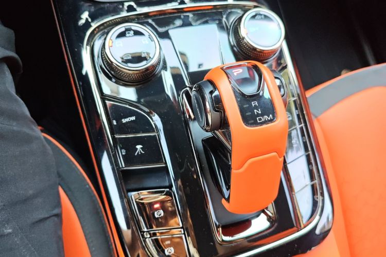 超境汽车 共创坦克300 2023款 2.0T 赛博骑士中控内饰18