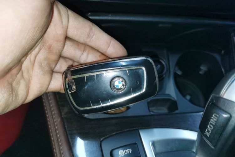 宝马5系 2014款 525Li 豪华设计套装中控内饰11