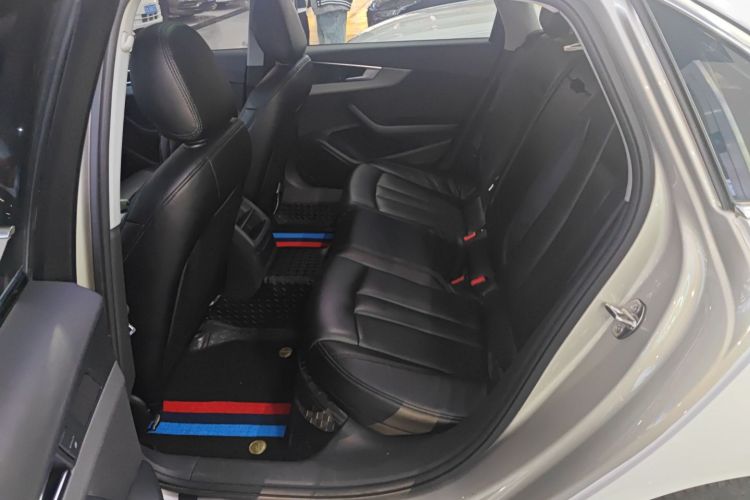 奥迪A4L 2018款 30周年年型 40 TFSI 进取型中控内饰21