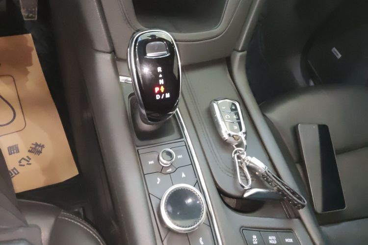 凯迪拉克XT5 2020款 28T 豪华型中控内饰18