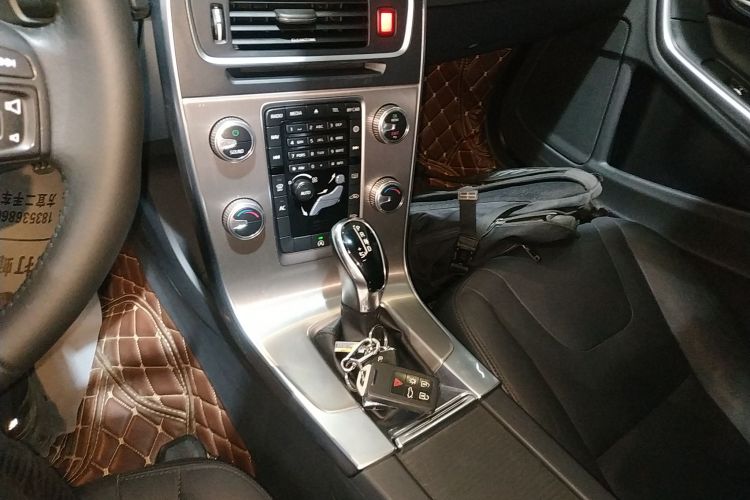 沃尔沃S60 2018款 S60L T3 智进进取版中控内饰18