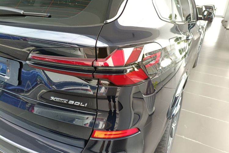 宝马X5 2023款 xDrive 30Li 尊享型M运动曜夜套装车身外观6006