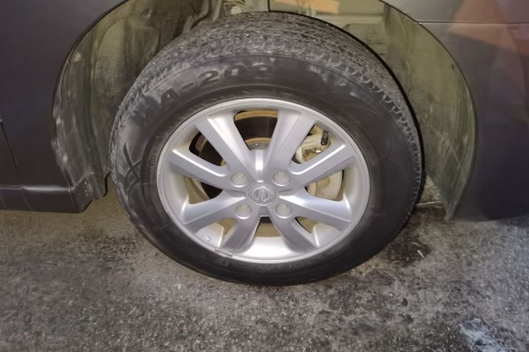 日产 轩逸 2018款 经典 1.6XE+ 手动领先版车身外观10