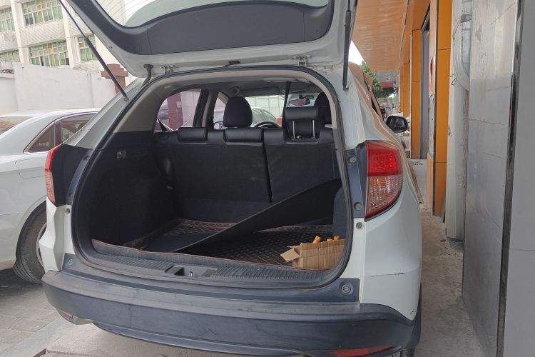 本田 缤智 2015款 1.8L CVT两驱精英型机舱底盘23