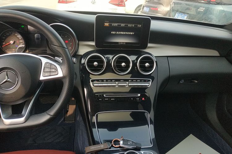 奔驰C级 2018款 C 200 运动版中控内饰16