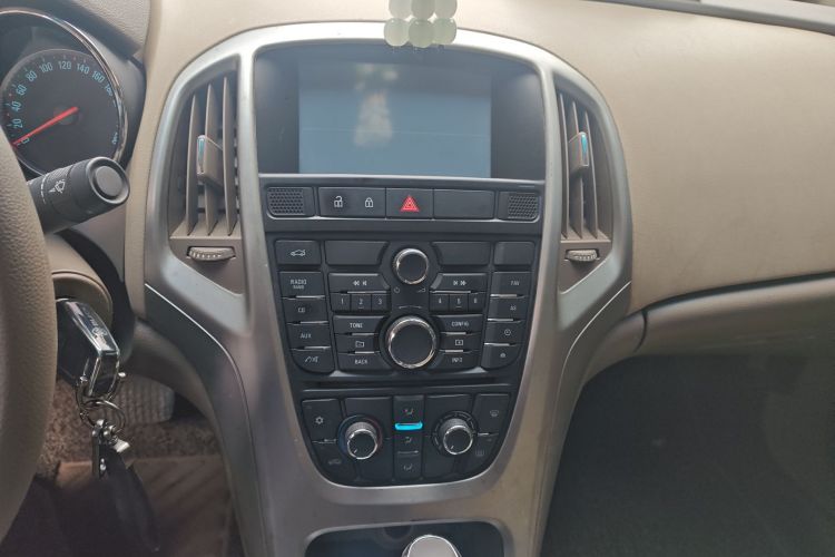 别克 英朗 2013款 GT 1.6L 自动舒适版中控内饰16