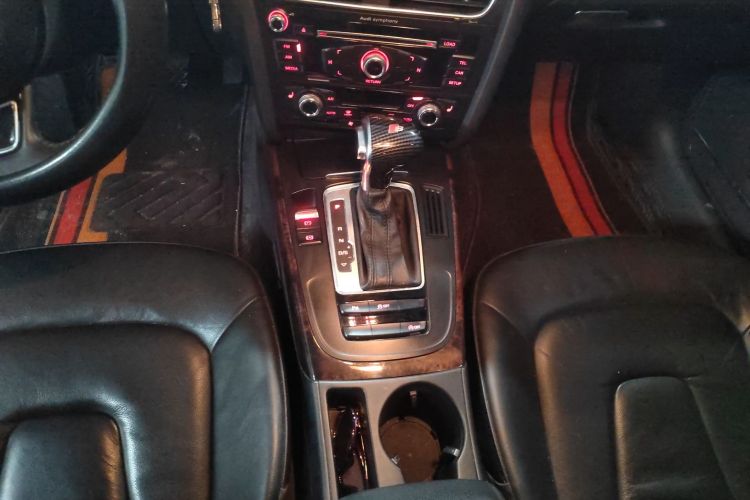 奥迪A4L 2015款 35 TFSI 自动舒适型中控内饰18