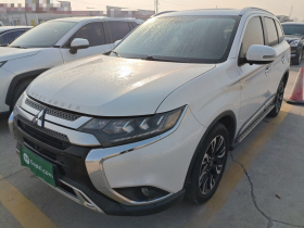 三菱 欧蓝德 2020款 2.4L 四驱致享版 5座