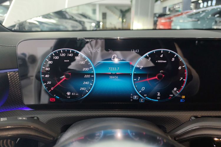 奔驰A级 2021款 A 200 L 运动轿车时尚型局部细节14