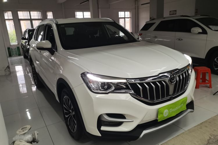 中华V6 2018款 1.5T 自动豪华型车身外观3