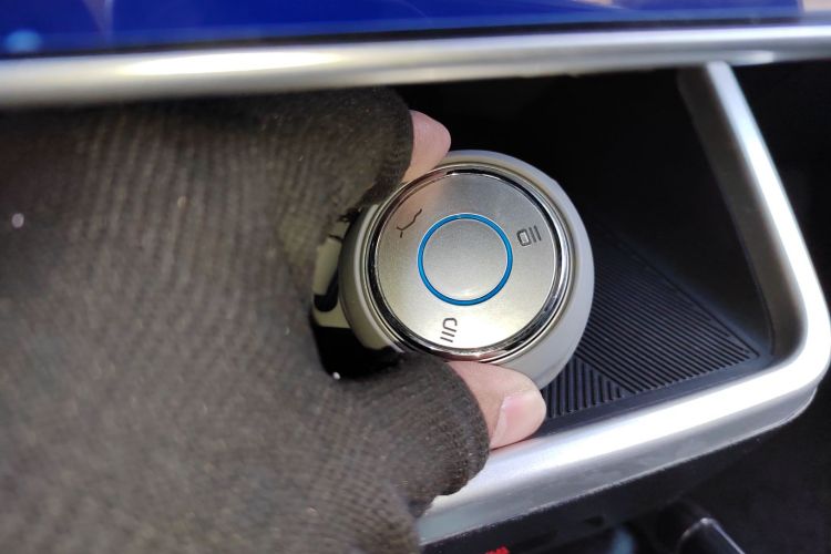 哪吒汽车 哪吒V 2021款 长续航娱乐版升级型中控内饰7001