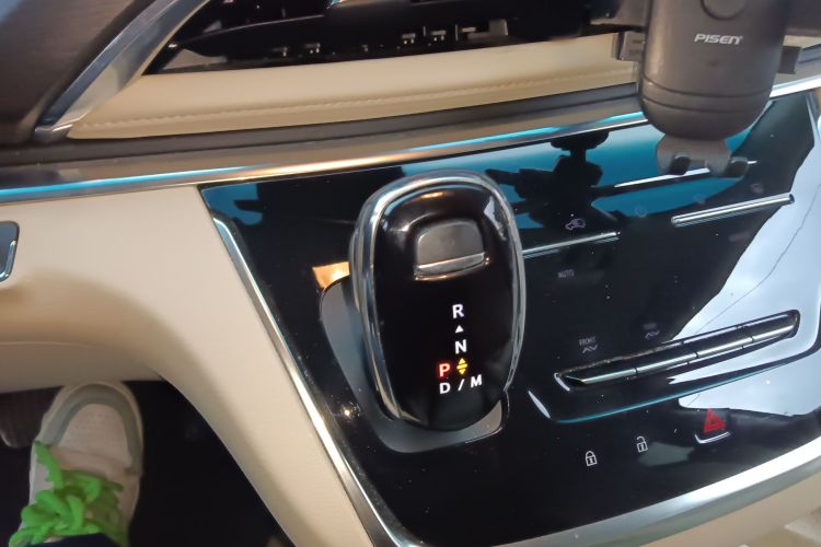 别克GL8 2023款 改款 陆上公务舱 豪华型中控内饰18