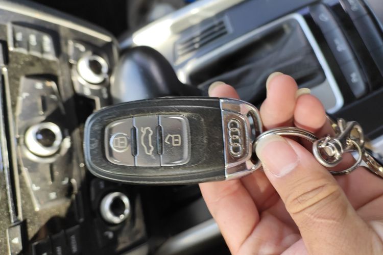 奥迪Q5 2017款 Plus 40 TFSI 技术型中控内饰7001