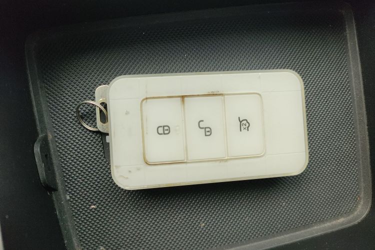 比亚迪 唐新能源 2018款 DM 2.0T 全时四驱智联创享型 7座 国V中控内饰7001