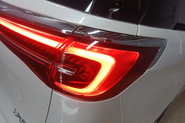 别克GL8 2022款 ES陆尊 653T 智慧旗舰型车身外观9