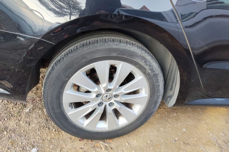 大众 朗逸 2013款 改款经典 1.6L 手动舒适版车身外观6008