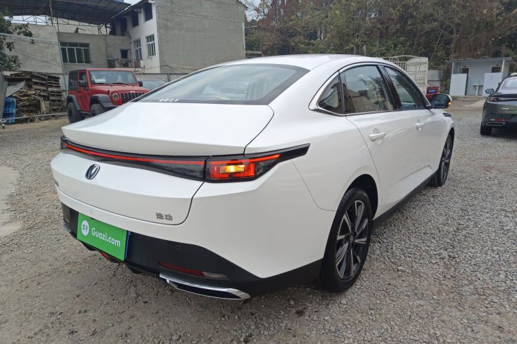 长安 逸动 2025款 蓝鲸 1.5T 500Bar尊贵型车身外观6005