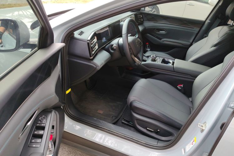 比亚迪 秦L 2024款 DM-i 120KM超越型中控内饰20