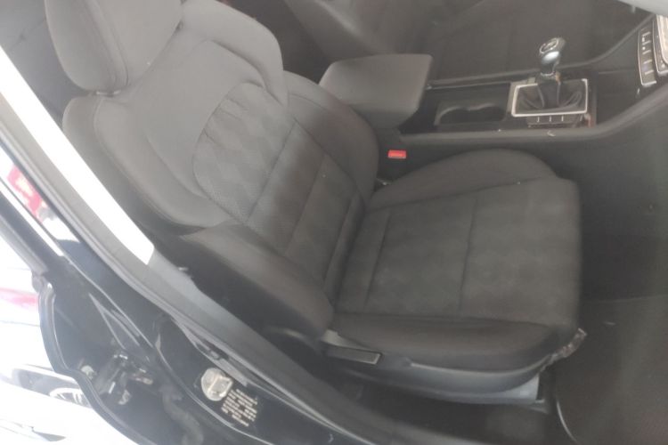 中国重汽VGV VGV U70 2020款 1.5T 手动舒适版 7座局部细节41