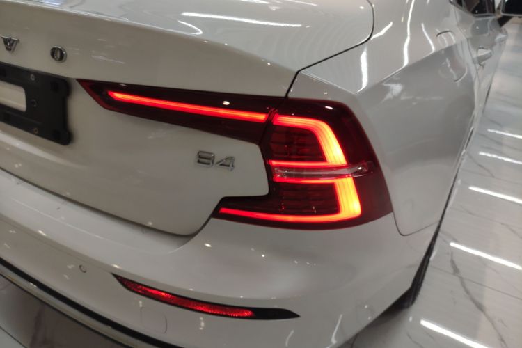 沃尔沃S60 2023款 B4 智远豪华版车身外观9