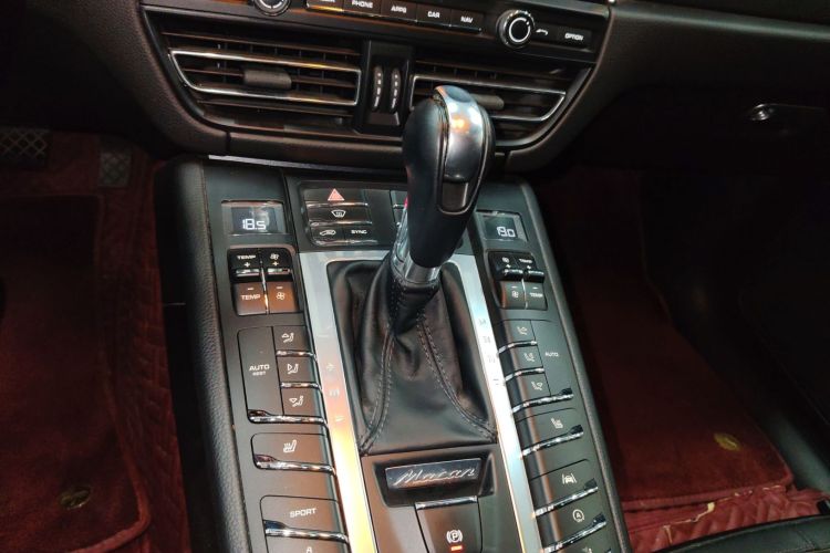 保时捷 2018款 Macan 2.0T中控内饰18