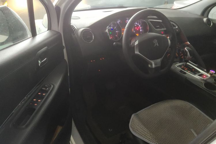 标致3008 2015款 2.0L 自动经典版中控内饰20