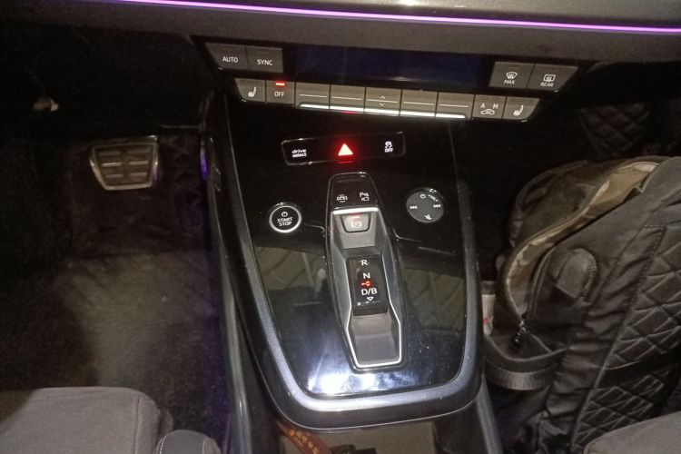 奥迪Q4 e-tron 2024款 40 e-tron 创境版中控内饰18