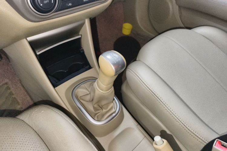 日产 轩逸 2012款 经典 1.6XE 手动舒适版中控内饰18