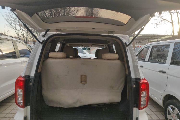 五菱汽车 五菱宏光 2019款 1.5L S标准型国VI LAR机舱底盘23