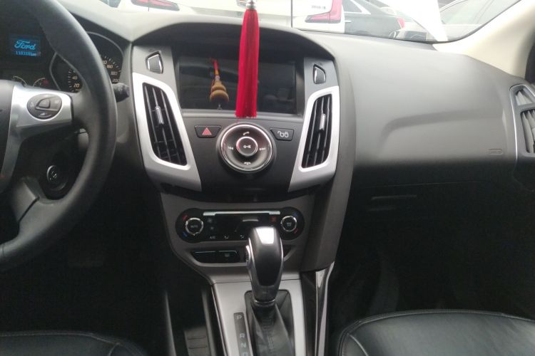 福特 福克斯 2012款 两厢 1.6L 自动风尚型中控内饰16