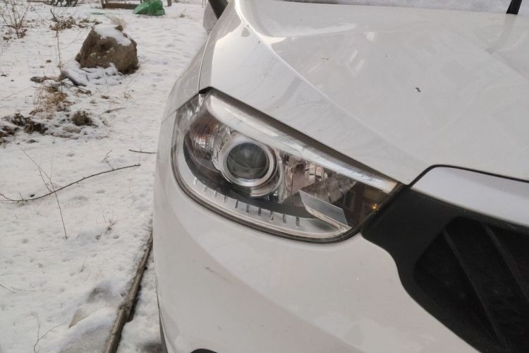 中华V3 2016款 1.5L 手动基本型车身外观8