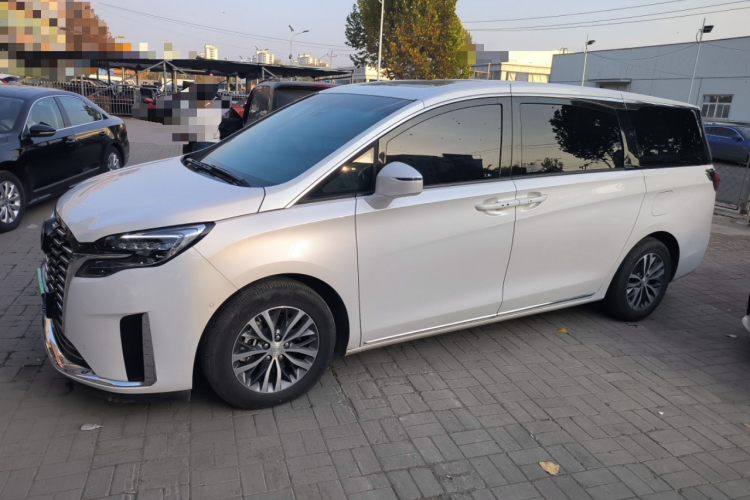 别克GL8 2023款 ES陆尊 尊享型车身外观4