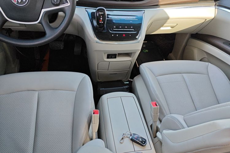 别克GL8 2023款 陆上公务舱 舒适型中控内饰18