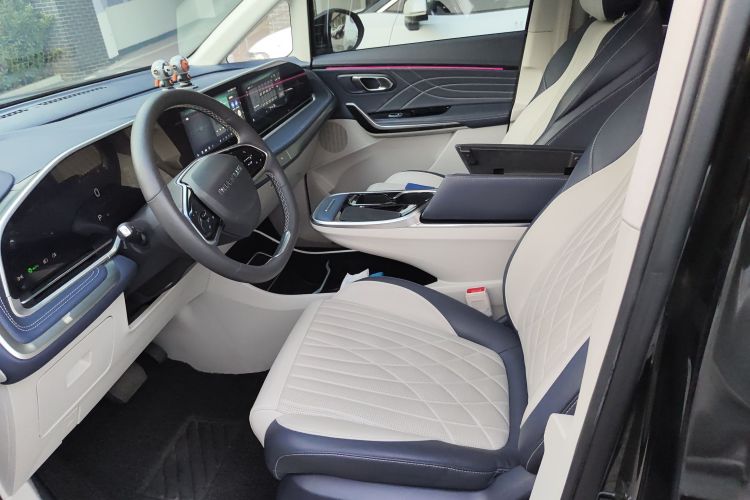 上汽大通MAXUS 大通G90 2022款 2.0T 星际七座版局部细节19