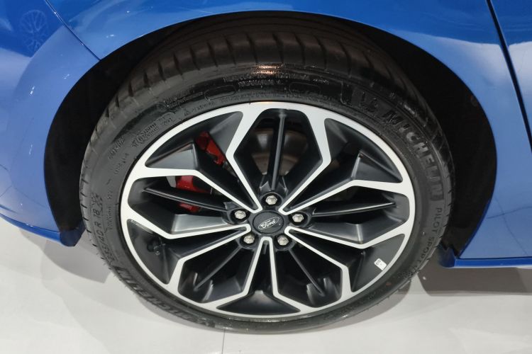 福特 福克斯 2021款 两厢 EcoBoost 180 自动ST Line车身外观6008