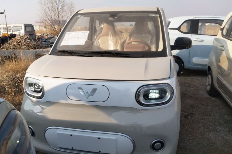 五菱汽车 宏光MINIEV 2024款 第三代 215km 青春版车身外观2