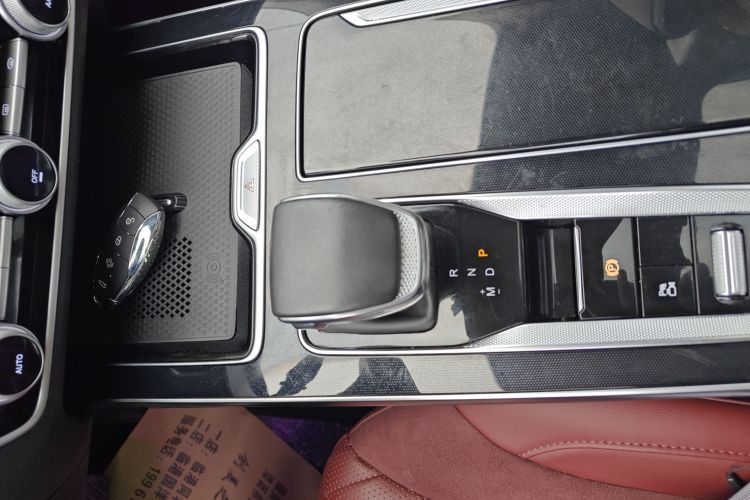 红旗HS5 2023款 2.0T 四驱旗享Pro版局部细节18