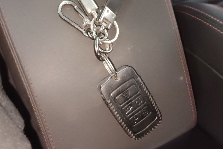 路虎 发现运动版 2023款 249PS R-Dynamic S 性能版中控内饰11